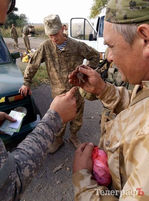 Смаколики, авто та масксітки: волонтери передали морпіхам у Широкине допомогу від кременчужан Смаколики, авто та масксітки: волонтери передали морпіхам у Широкине допомогу від кременчужан