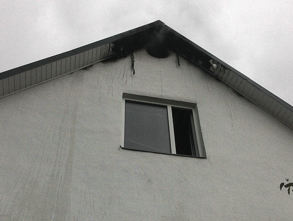 Из-за неисправного дымохода в Кременчуге загорелся дом Из-за неисправного дымохода в Кременчуге загорелся дом