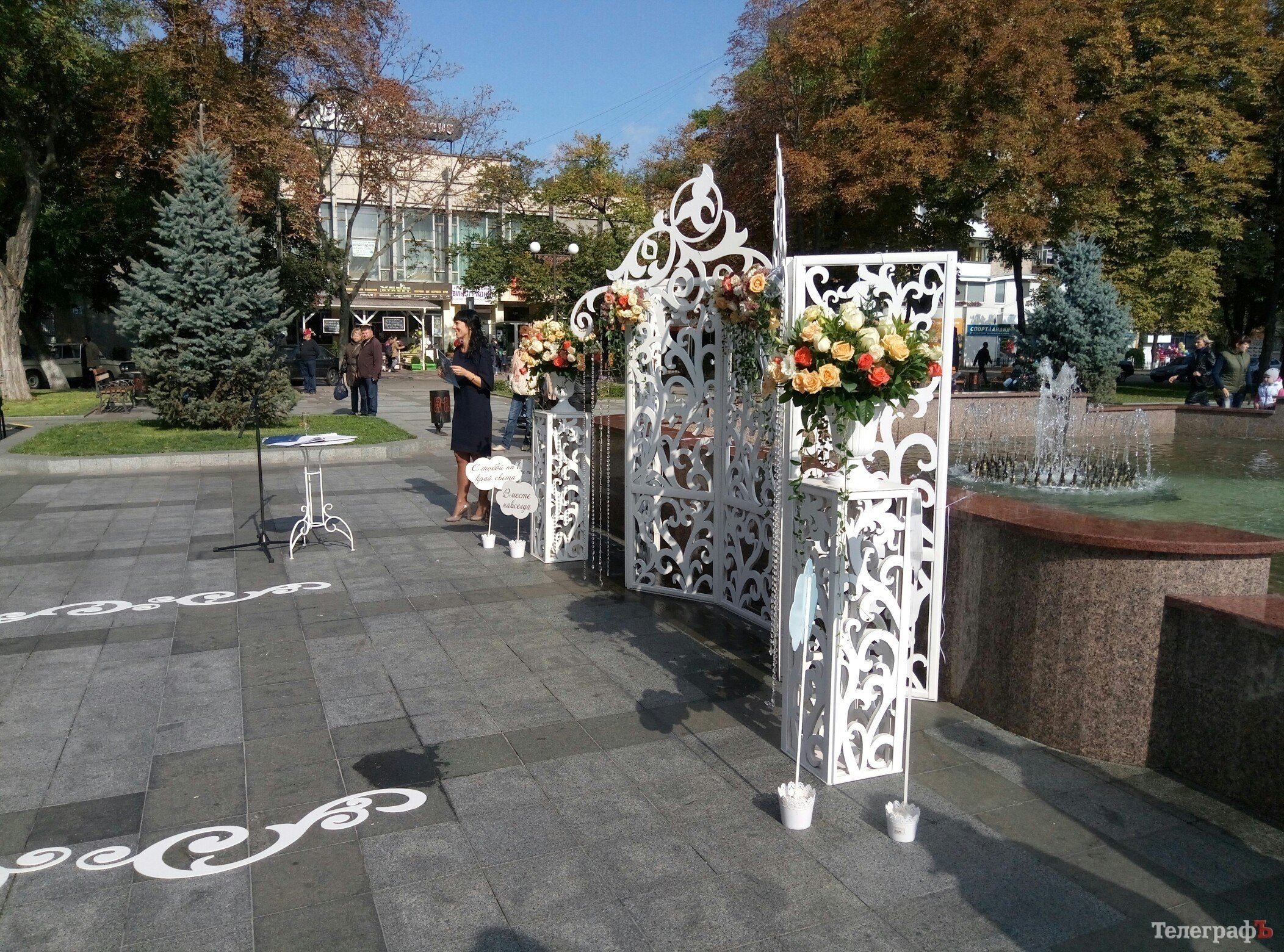 Кременчужане Анастасия и Владимир поженились на День города прямо в центральном сквере Кременчужане Анастасия и Владимир поженились на День города прямо в центральном сквере