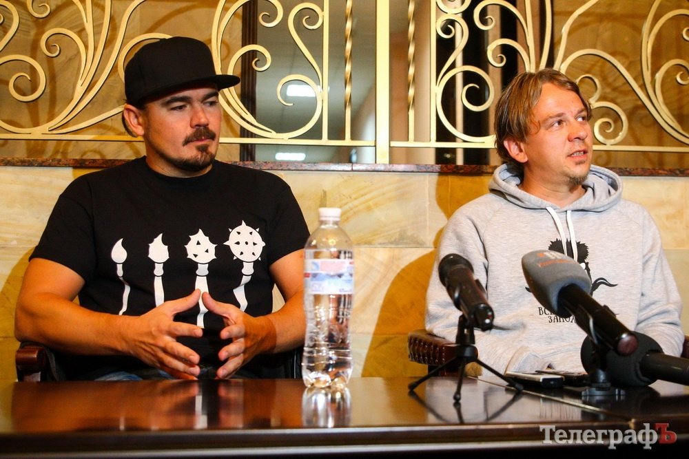 «Згоріла хата — гори сарай»: ТНМК у Кременчуці знімали відео на пісню «Небокрай» «Згоріла хата — гори сарай»: ТНМК у Кременчуці знімали відео на пісню «Небокрай»