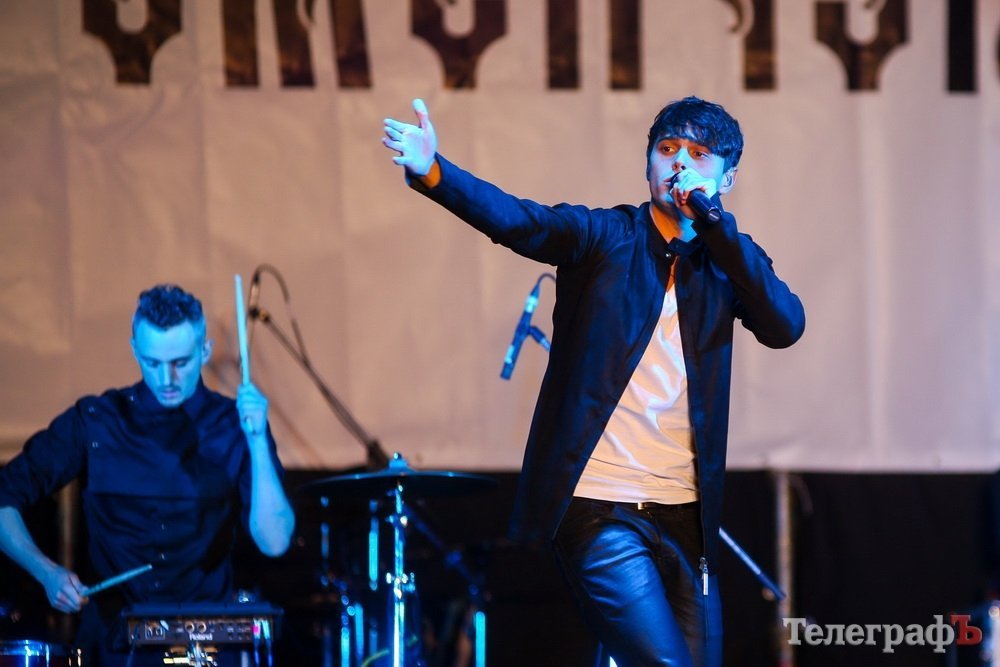 «Згоріла хата — гори сарай»: ТНМК у Кременчуці знімали відео на пісню «Небокрай» «Згоріла хата — гори сарай»: ТНМК у Кременчуці знімали відео на пісню «Небокрай»