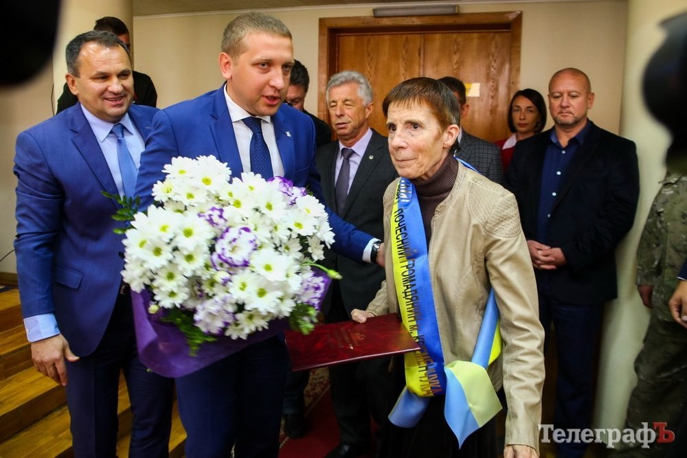 Скандал таки вспыхнул. Но Почетными гражданами Кременчуга все равно стали Тамара Просяник и Михаил Загирняк Скандал таки вспыхнул. Но Почетными гражданами Кременчуга все равно стали Тамара Просяник и Михаил Загирняк