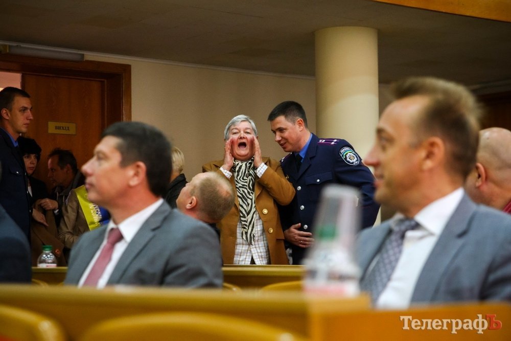 Скандал таки вспыхнул. Но Почетными гражданами Кременчуга все равно стали Тамара Просяник и Михаил Загирняк Скандал таки вспыхнул. Но Почетными гражданами Кременчуга все равно стали Тамара Просяник и Михаил Загирняк