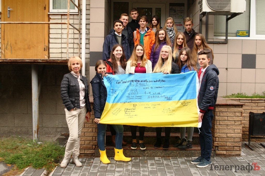 Побажання миру з різних куточків материка «оселились» у школі №10 Побажання миру з різних куточків материка «оселились» у школі №10
