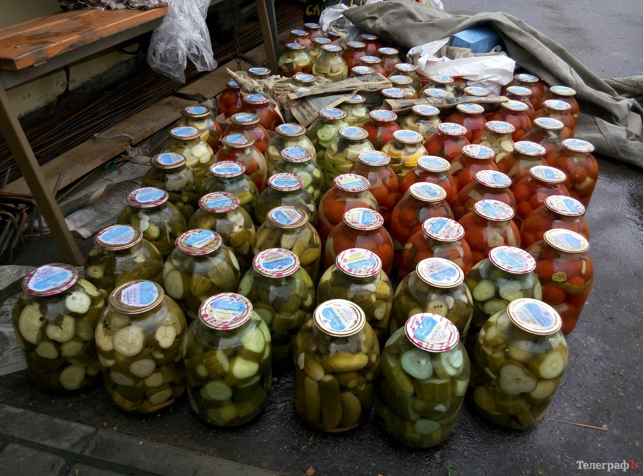 Турботлива кременчужанка закатала військовим більше 200 банок консервації Турботлива кременчужанка закатала військовим більше 200 банок консервації