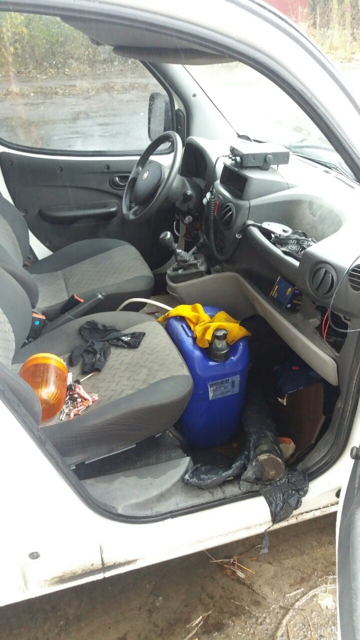 Под Кременчугом остановили автомобиль с крадеными номерами и тонной краденой солярки Под Кременчугом остановили автомобиль с крадеными номерами и тонной краденой солярки