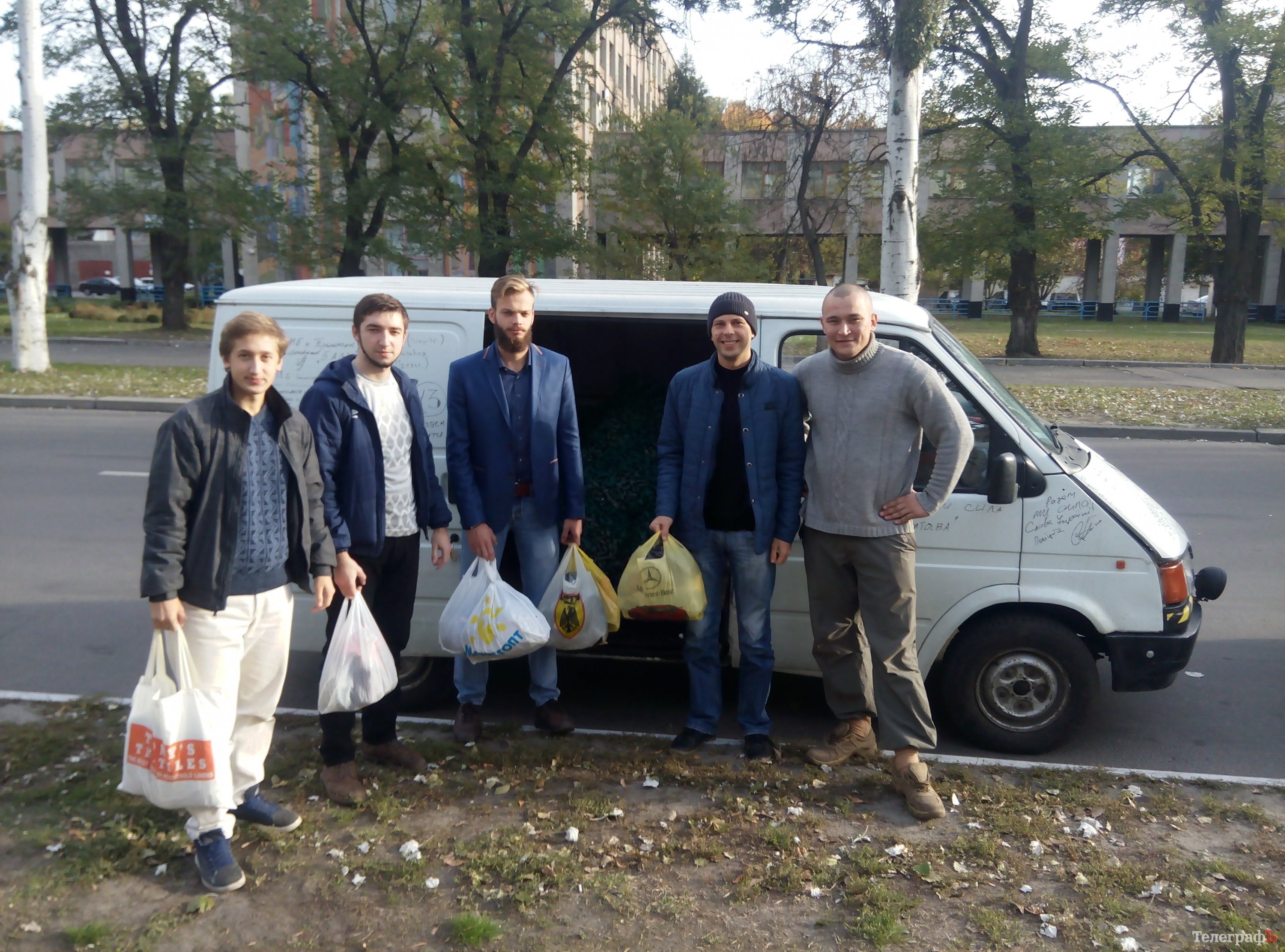 Кременчуцькі «павучки» продовжують плести маскувальні сітки Кременчуцькі «павучки» продовжують плести маскувальні сітки