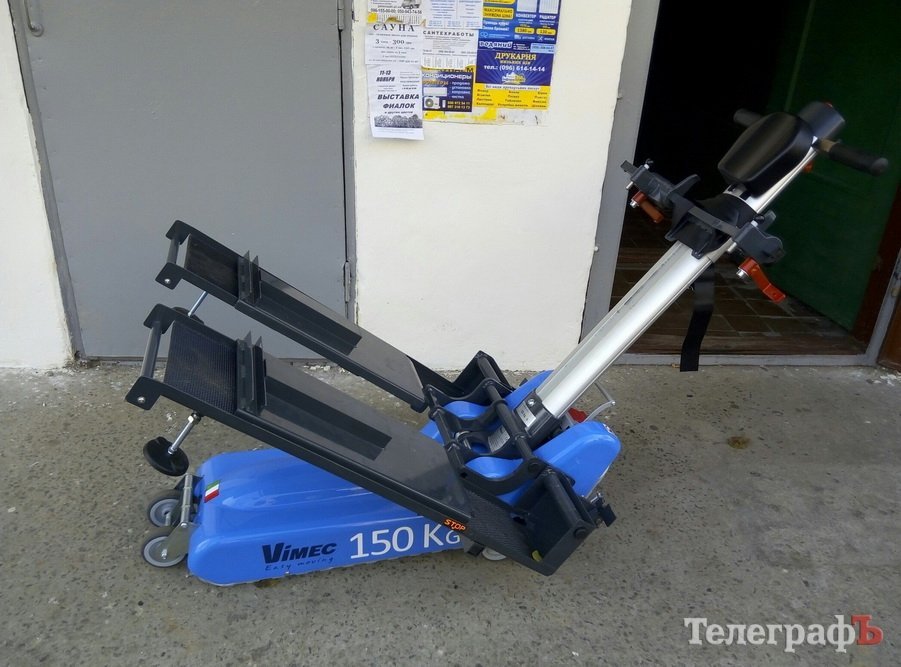 В Кременчуге появились лестничные подъемники для людей с ограниченными возможностями В Кременчуге появились лестничные подъемники для людей с ограниченными возможностями