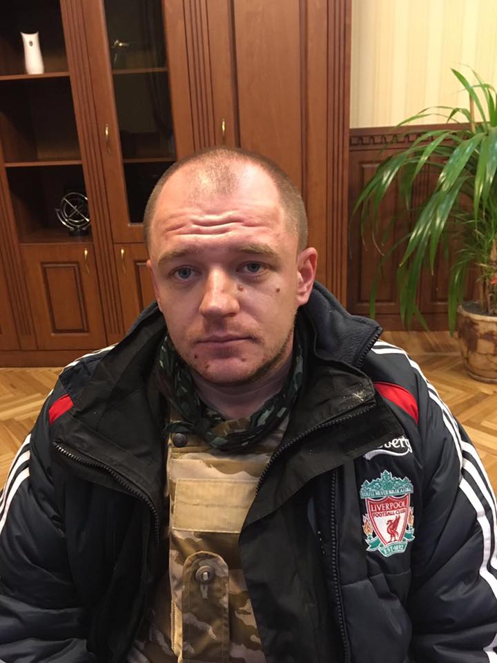 В Кременчуге подозреваемый в ограблении угрожал взорвать себя в машине В Кременчуге подозреваемый в ограблении угрожал взорвать себя в машине