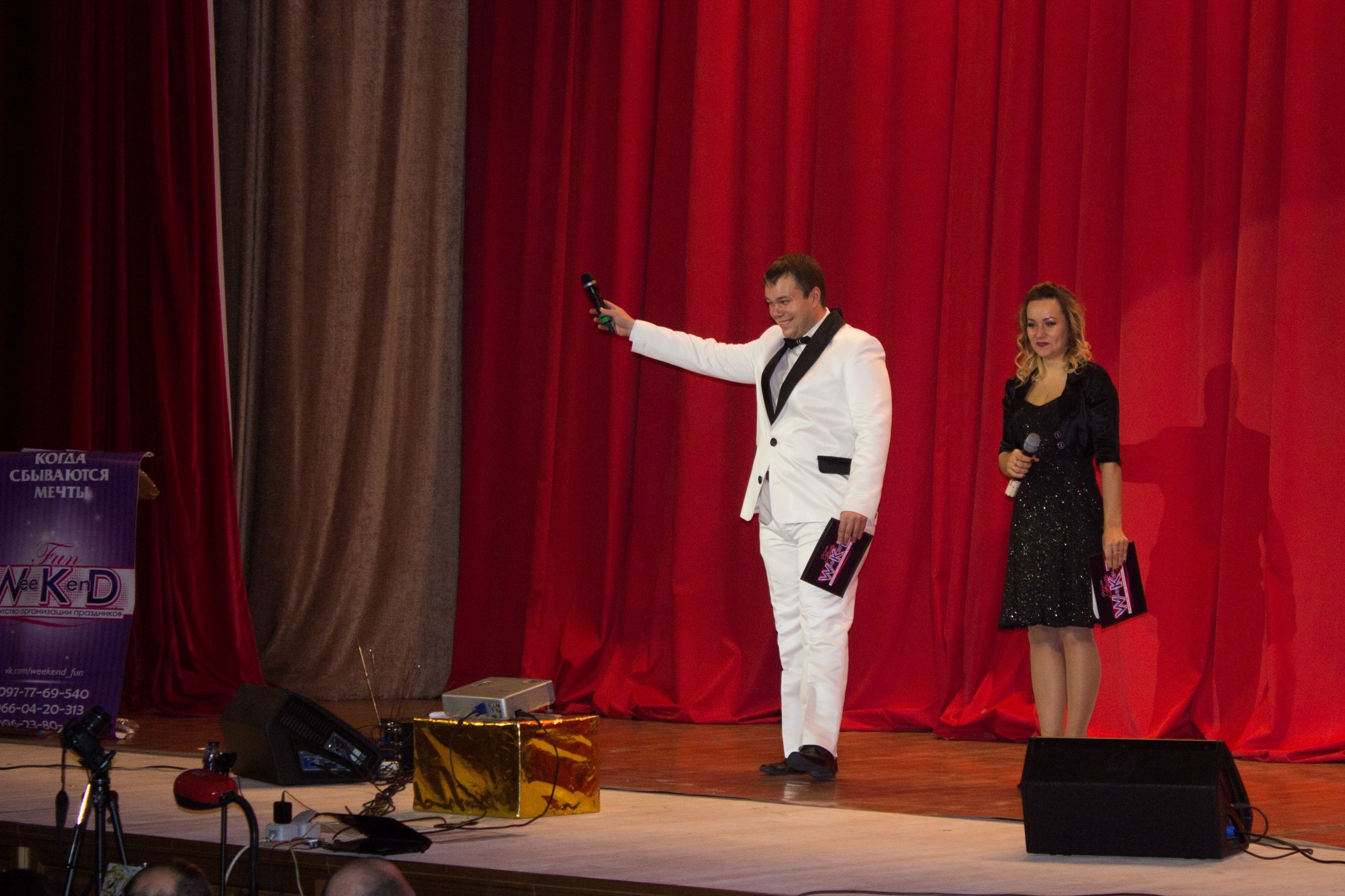 Кременчугский Тарзан, студент-ангел и тени – так началось шоу для Кременчуга Кременчугский Тарзан, студент-ангел и тени – так началось шоу для Кременчуга