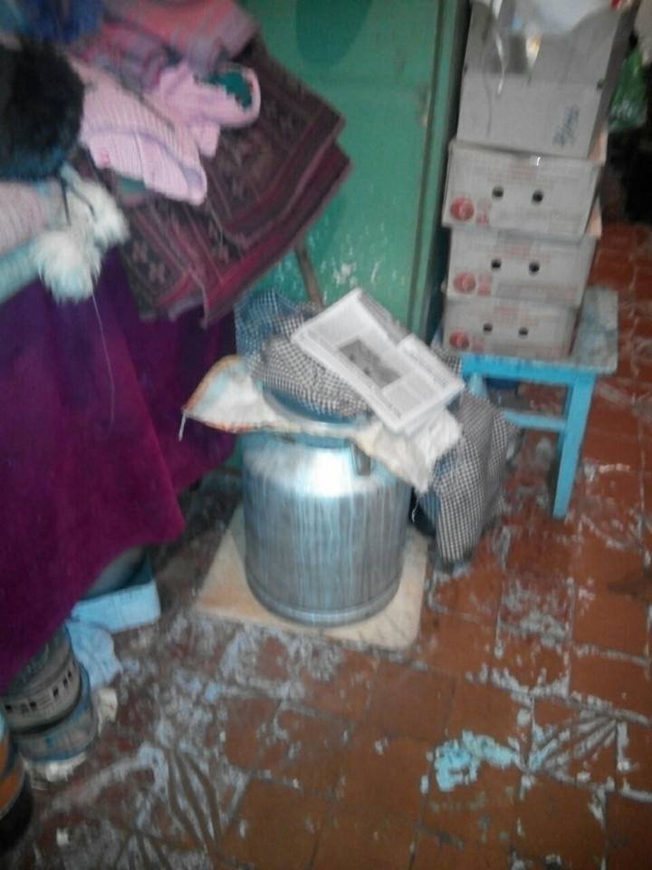 Кременчужанка у гуртожитку торгувала самогоном Кременчужанка у гуртожитку торгувала самогоном