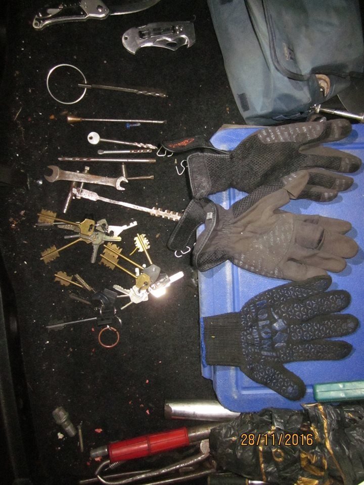 В Кременчуге задержали группу вооруженных гаражных воров В Кременчуге задержали группу вооруженных гаражных воров