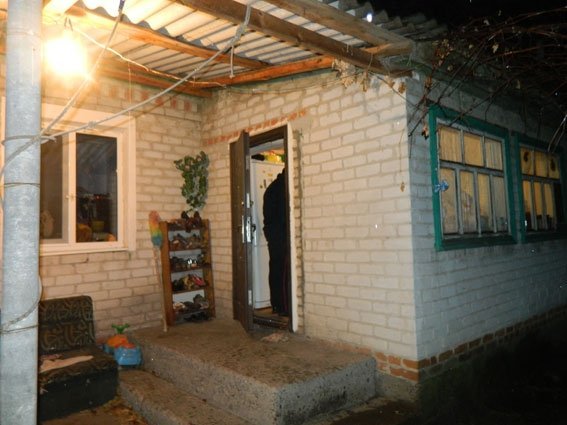 Под Кременчугом мужчина пробил ножом щеку товарищу Под Кременчугом мужчина пробил ножом щеку товарищу