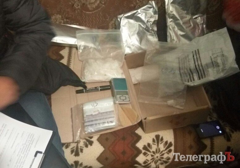 В Кременчуге бывший налоговик занимался контрабандой наркотиков из Китая В Кременчуге бывший налоговик занимался контрабандой наркотиков из Китая
