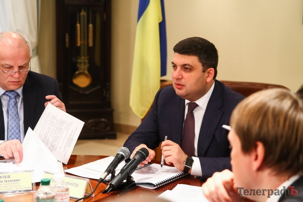 Гройсман в Кременчуге: побывал на «АвтоКрАЗе» и КВСЗ Гройсман в Кременчуге: побывал на «АвтоКрАЗе» и КВСЗ