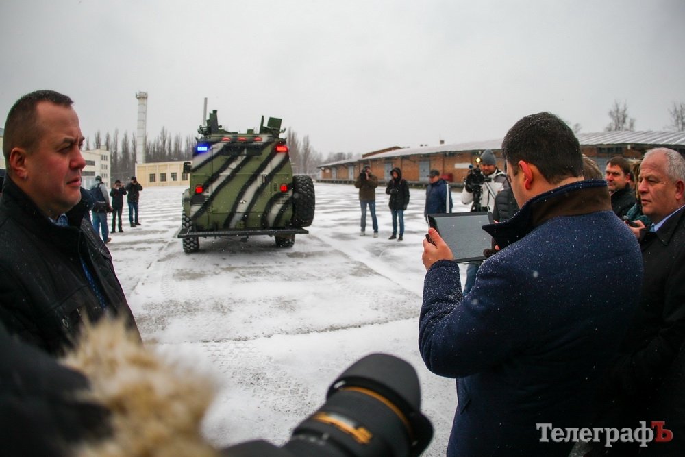 Гройсман в Кременчуге: побывал на «АвтоКрАЗе» и КВСЗ Гройсман в Кременчуге: побывал на «АвтоКрАЗе» и КВСЗ