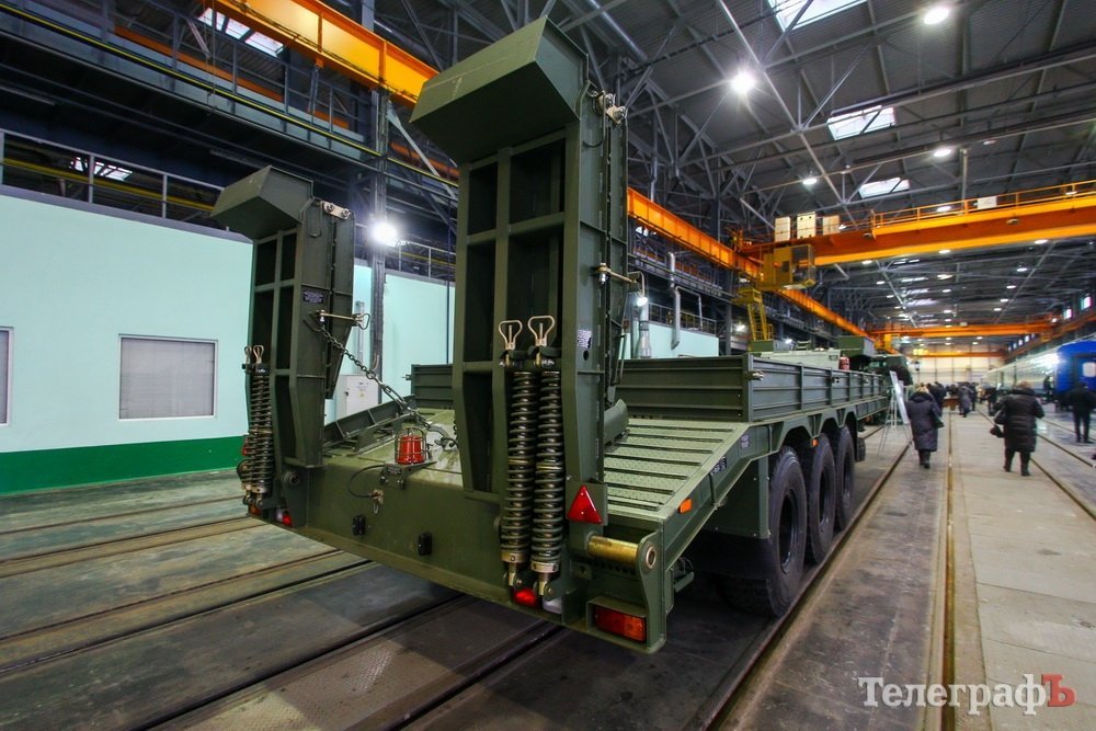 Гройсман в Кременчуге: побывал на «АвтоКрАЗе» и КВСЗ Гройсман в Кременчуге: побывал на «АвтоКрАЗе» и КВСЗ