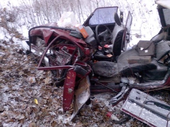 Кременчужани потрапили в ДТП на Полтавщині: водія затисло в легковику Кременчужани потрапили в ДТП на Полтавщині: водія затисло в легковику
