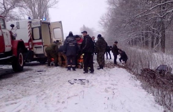 Кременчужани потрапили в ДТП на Полтавщині: водія затисло в легковику Кременчужани потрапили в ДТП на Полтавщині: водія затисло в легковику