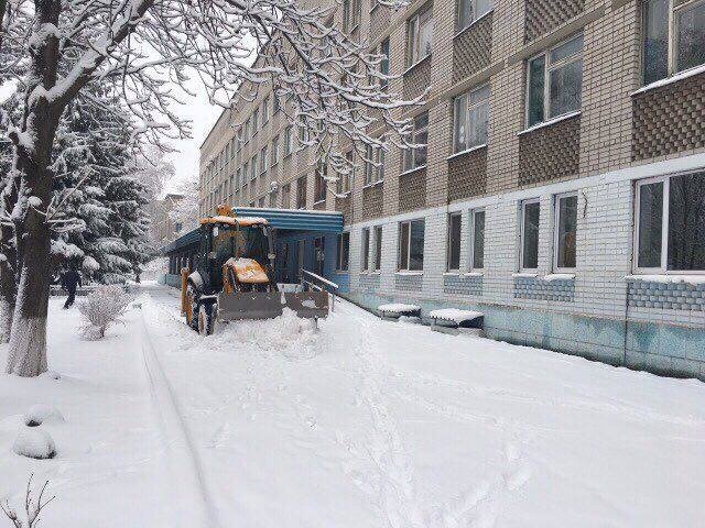 Машини проти снігу: як кременчуцькі комунальники борються з зимою Машини проти снігу: як кременчуцькі комунальники борються з зимою