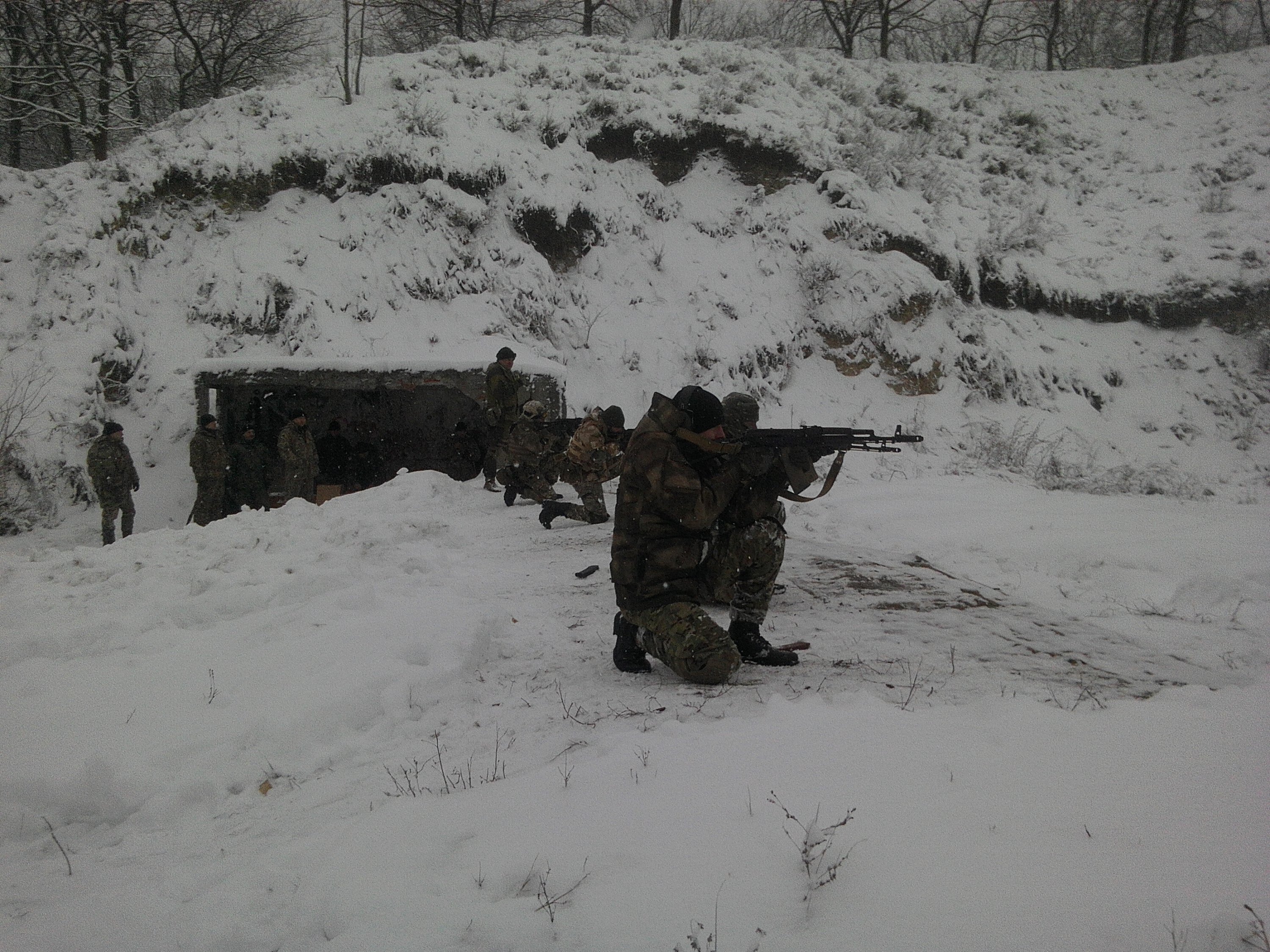 Под Кременчугом военнослужащие устроили праздничную стрельбу Под Кременчугом военнослужащие устроили праздничную стрельбу
