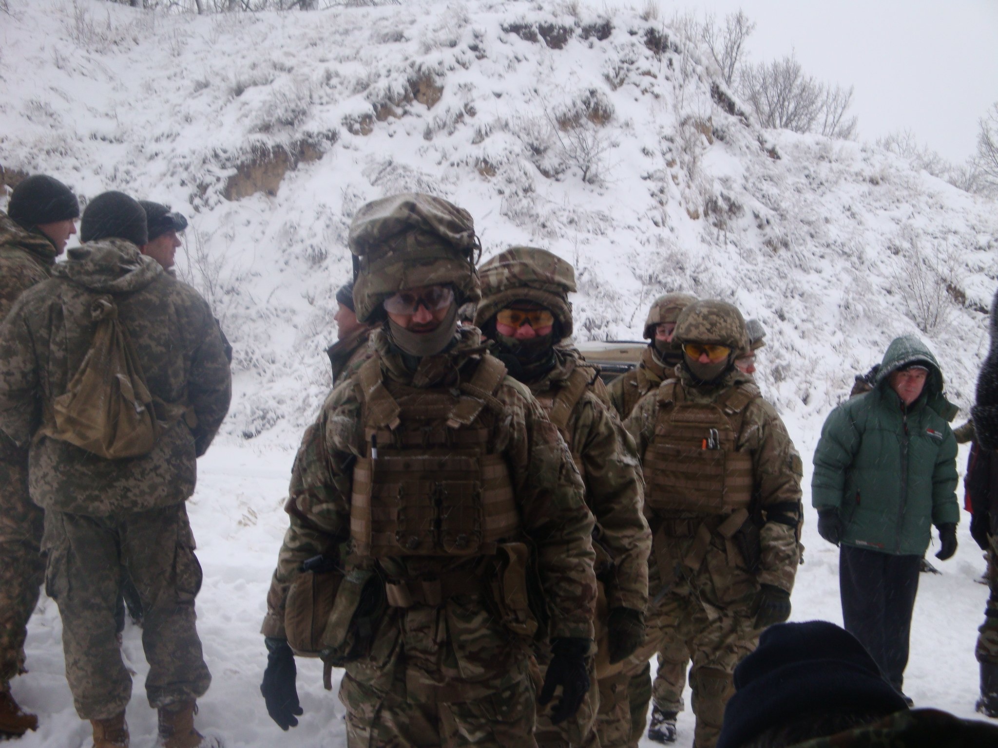 Под Кременчугом военнослужащие устроили праздничную стрельбу Под Кременчугом военнослужащие устроили праздничную стрельбу