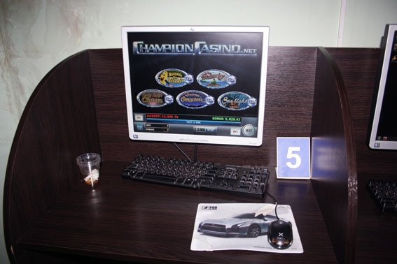 Война с игровыми автоматами: полиция прикрыла еще 3 точки в Кременчуге Война с игровыми автоматами: полиция прикрыла еще 3 точки в Кременчуге