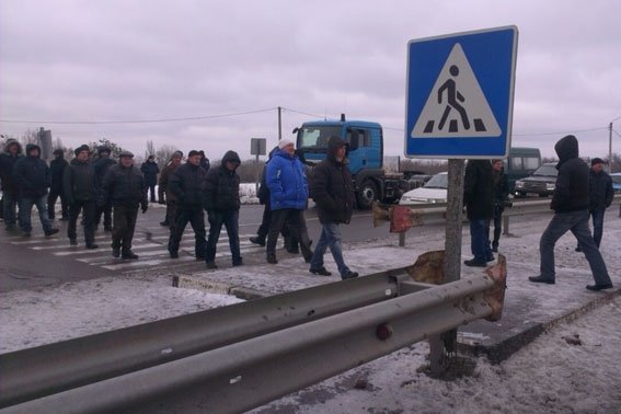 На Полтавщине ветераны МВД перекрывали трассу Киев - Харьков - Довжанский На Полтавщине ветераны МВД перекрывали трассу Киев - Харьков - Довжанский