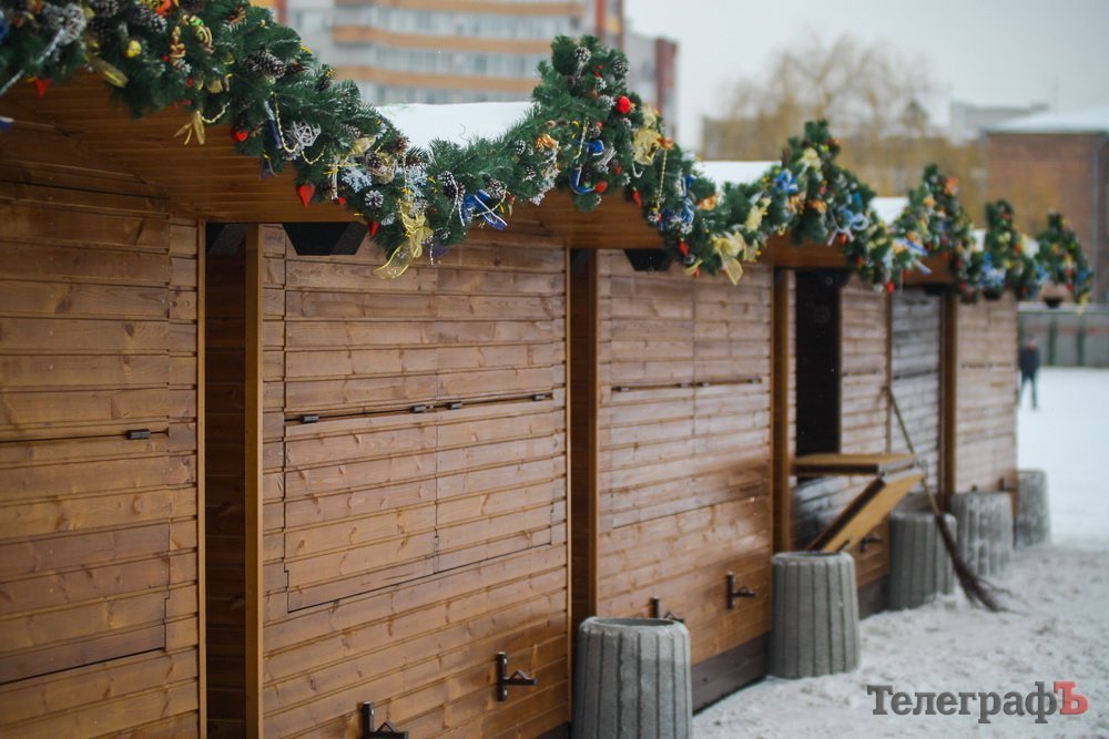 Светящийся флаг и домики на площади: предпраздничный Кременчуг становится все красивее Светящийся флаг и домики на площади: предпраздничный Кременчуг становится все красивее