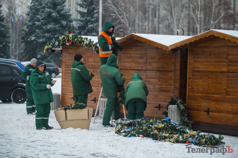 Светящийся флаг и домики на площади: предпраздничный Кременчуг становится все красивее Светящийся флаг и домики на площади: предпраздничный Кременчуг становится все красивее