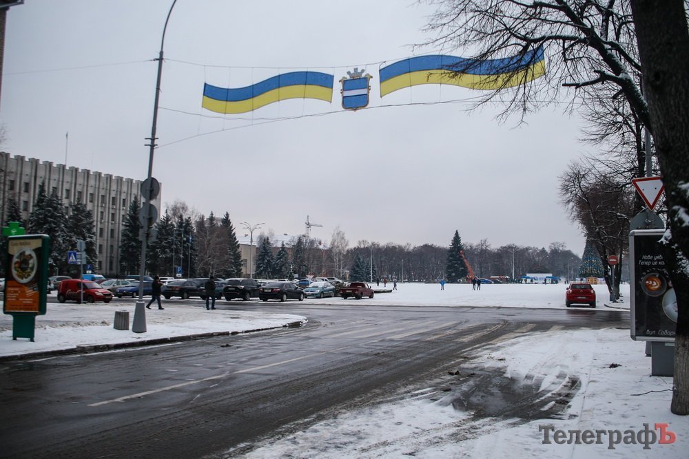 Светящийся флаг и домики на площади: предпраздничный Кременчуг становится все красивее Светящийся флаг и домики на площади: предпраздничный Кременчуг становится все красивее