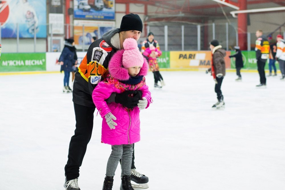 У Кременчуці Святий Миколай став на ковзани У Кременчуці Святий Миколай став на ковзани