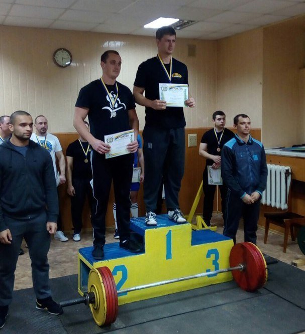 Четверо кременчуцьких богатирів підняли понад 2 тисячі кілограм Четверо кременчуцьких богатирів підняли понад 2 тисячі кілограм