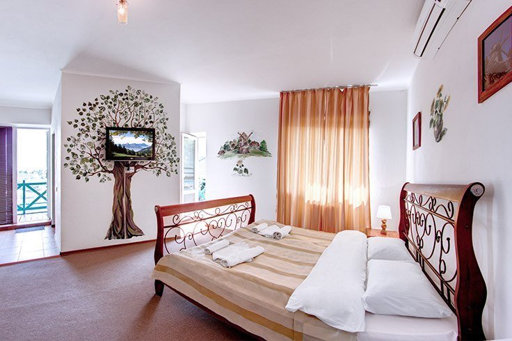 Встречаемся в новогоднюю ночь в резиденции Деда Мороза Встречаемся в новогоднюю ночь в резиденции Деда Мороза