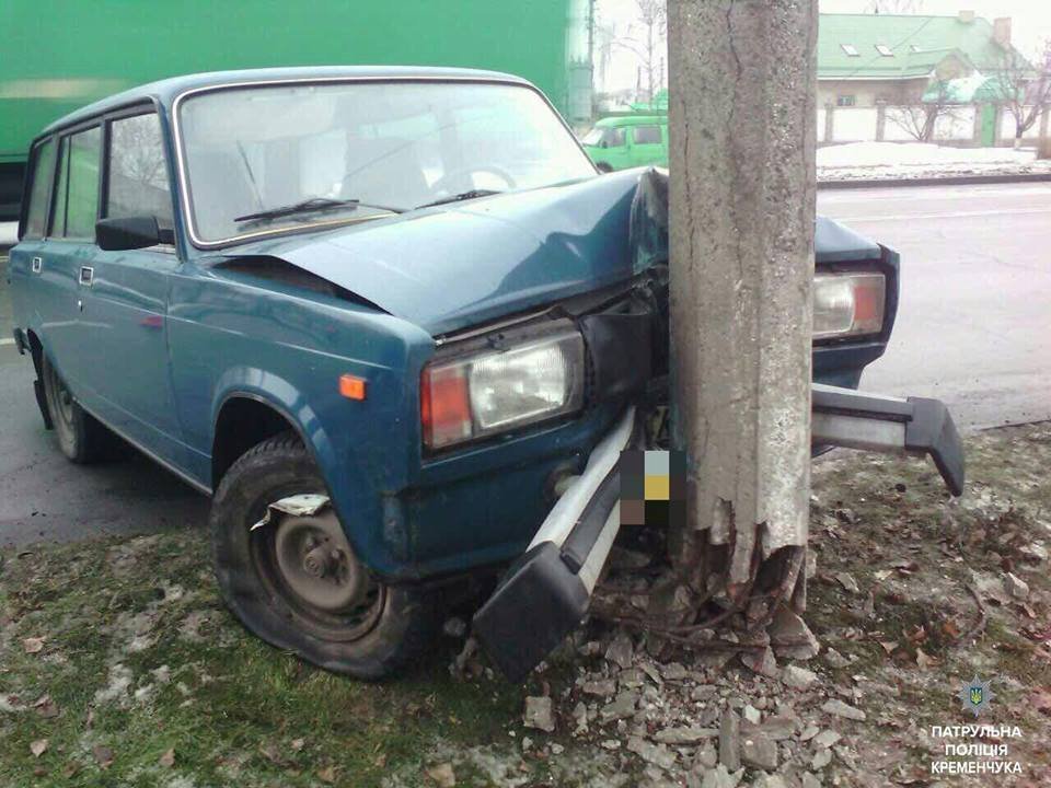 Кременчугские водители с утра сыграли в спонтанный «кёрлинг» Кременчугские водители с утра сыграли в спонтанный «кёрлинг»