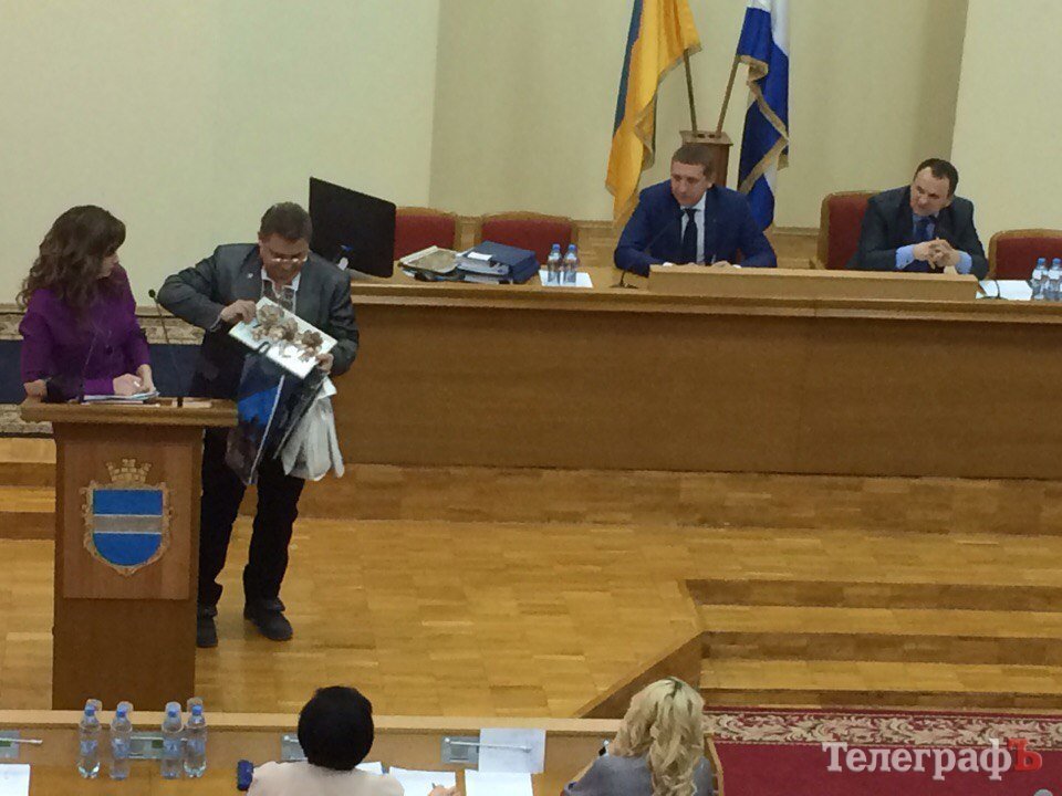 Сессия Кременчугского горсовета 22 декабря: 180% премии мэру, ночной запрет алкоголя и бюджет-2017 Сессия Кременчугского горсовета 22 декабря: 180% премии мэру, ночной запрет алкоголя и бюджет-2017