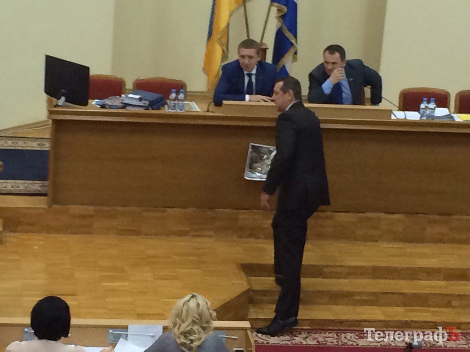 Сессия Кременчугского горсовета 22 декабря: 180% премии мэру, ночной запрет алкоголя и бюджет-2017 Сессия Кременчугского горсовета 22 декабря: 180% премии мэру, ночной запрет алкоголя и бюджет-2017