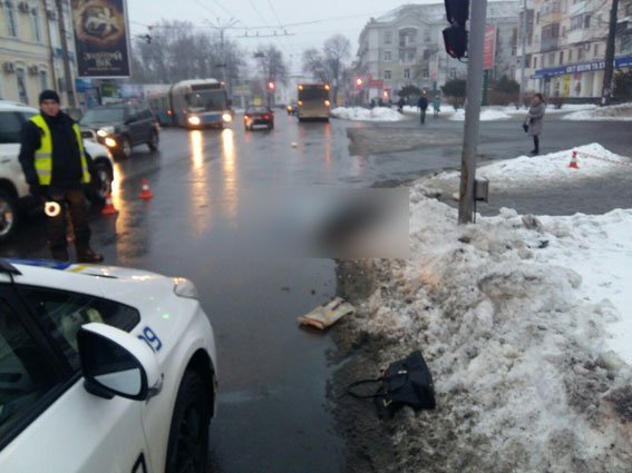 В Полтаве пассажирский автобус насмерть сбил женщину В Полтаве пассажирский автобус насмерть сбил женщину