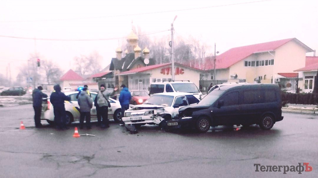 В Кременчуге на Чередниках ДТП: есть пострадавшие В Кременчуге на Чередниках ДТП: есть пострадавшие