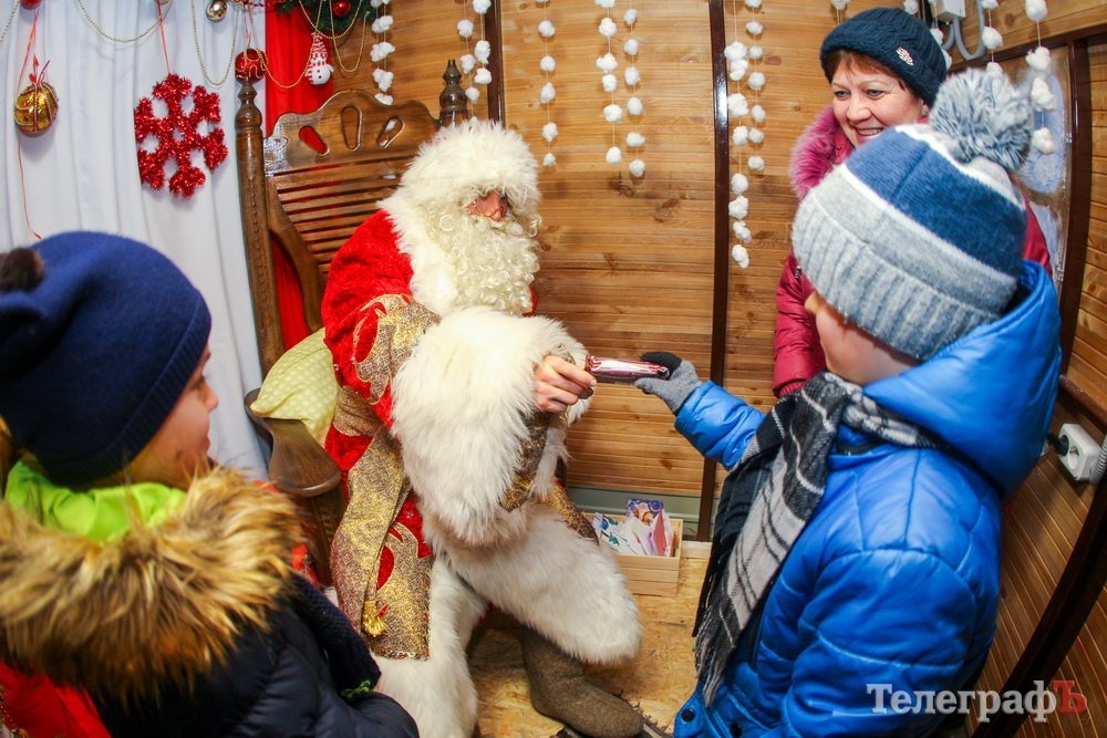 Губа не дура: айфоны и игрушки чаще всего просит кременчугская детвора у Деда Мороза Губа не дура: айфоны и игрушки чаще всего просит кременчугская детвора у Деда Мороза
