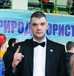 Кременчуцький тренер з хортингу впізнав серед «тітушок» двох своїх вихованців Кременчуцький тренер з хортингу впізнав серед «тітушок» двох своїх вихованців