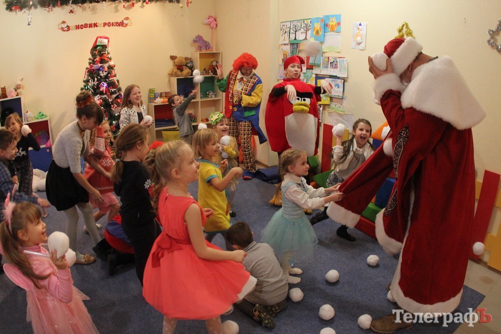 Кременчуцьку малечу привітав Дід Мороз у камуфляжі Кременчуцьку малечу привітав Дід Мороз у камуфляжі