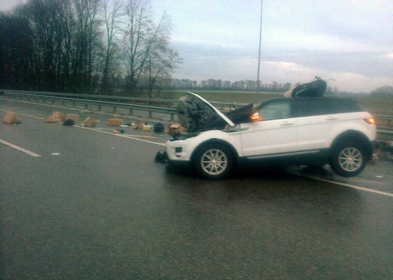 На Полтавщине Range Rover врезался в фуру: женщина-пассажир в больнице На Полтавщине Range Rover врезался в фуру: женщина-пассажир в больнице