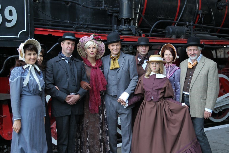 Огоньки, талант-шоу, мюзикл и бокс: что покажут по ТВ на новогодний уикенд Огоньки, талант-шоу, мюзикл и бокс: что покажут по ТВ на новогодний уикенд