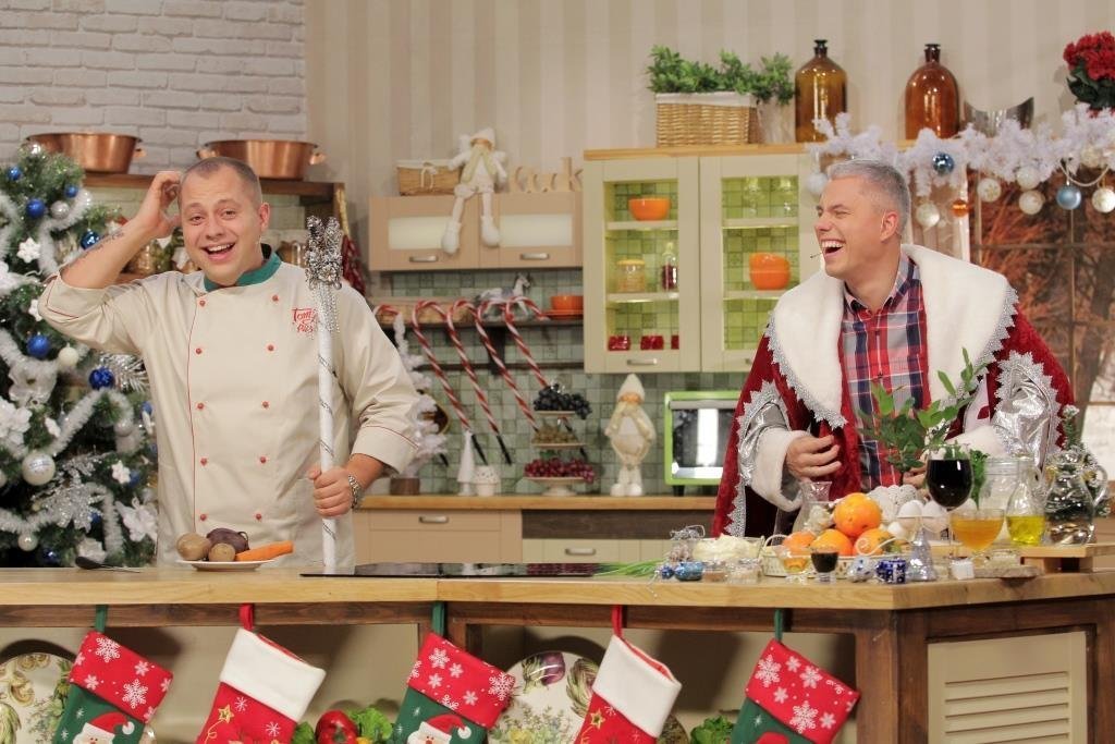 Огоньки, талант-шоу, мюзикл и бокс: что покажут по ТВ на новогодний уикенд Огоньки, талант-шоу, мюзикл и бокс: что покажут по ТВ на новогодний уикенд