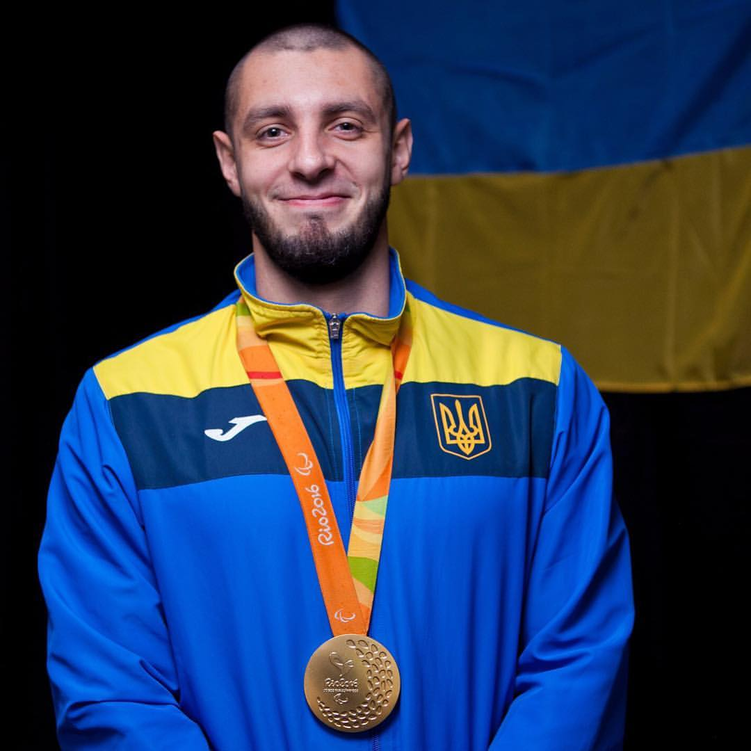Кременчуцький паралімпієць Сергій Ємельянов привітає Україну у перші хвилини Нового року Кременчуцький паралімпієць Сергій Ємельянов привітає Україну у перші хвилини Нового року