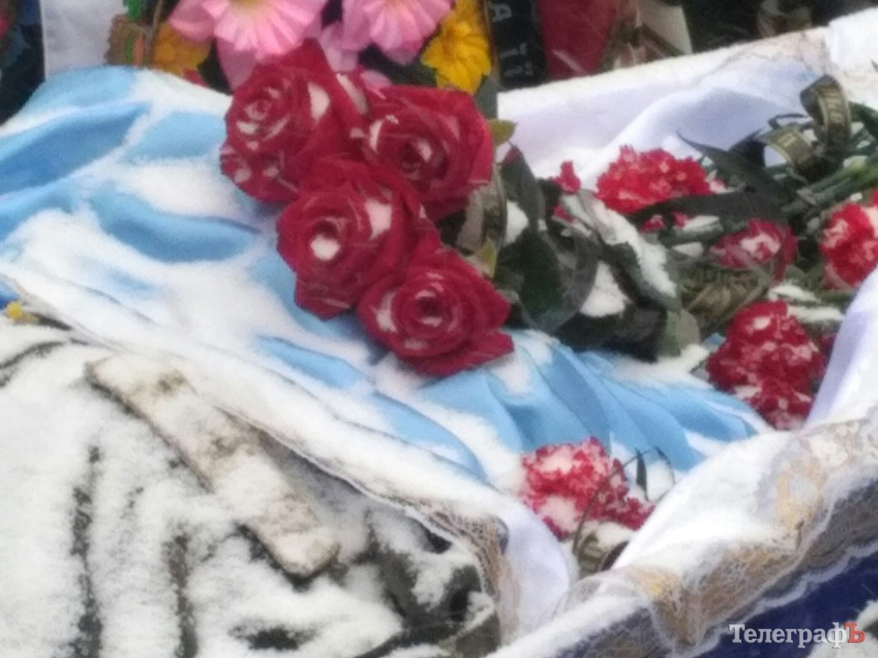 Кременчужани у хуртовину провели в останню путь АТОвця Валерія Рукавішнікова Кременчужани у хуртовину провели в останню путь АТОвця Валерія Рукавішнікова