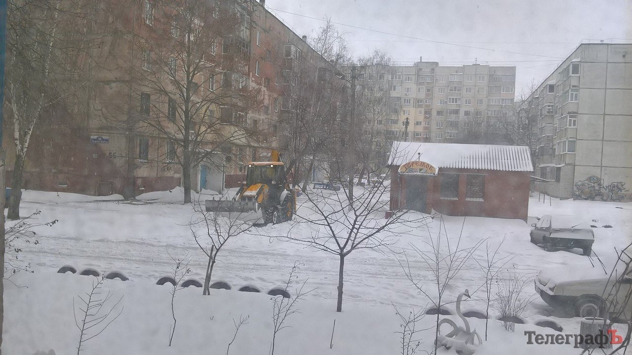 У коммунальников «вечери» не было: всю ночь чистили Кременчуг от последствий снегопада У коммунальников «вечери» не было: всю ночь чистили Кременчуг от последствий снегопада