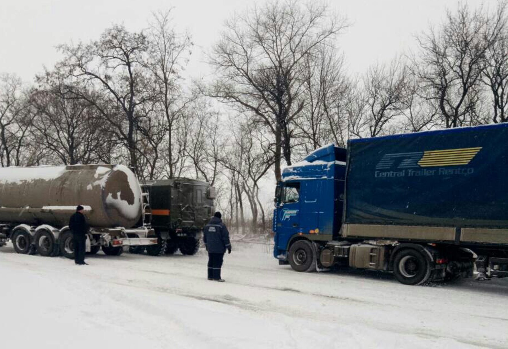 Кременчугские спасатели тягали фуры в Каменных Потоках Кременчугские спасатели тягали фуры в Каменных Потоках