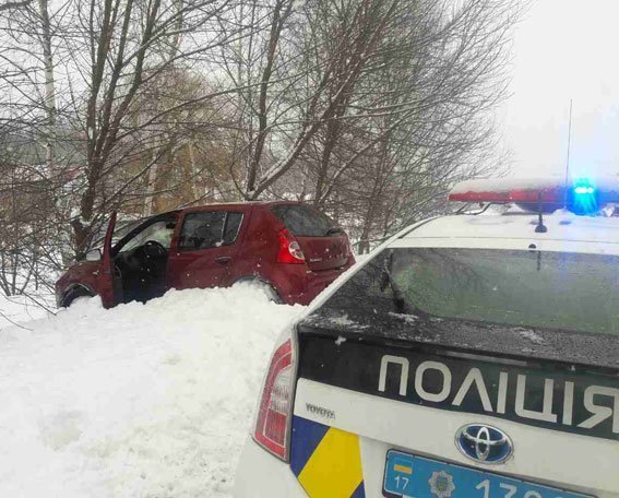 В Кременчуге патрульные преследовали угонщика автомобиля В Кременчуге патрульные преследовали угонщика автомобиля